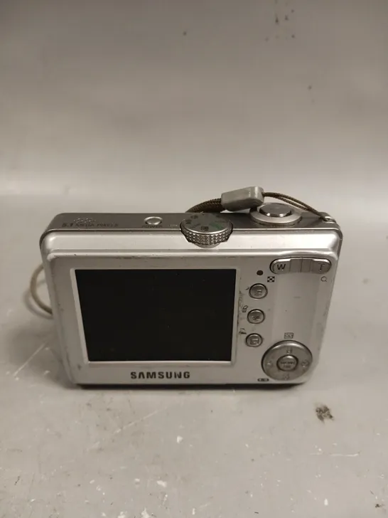 SAMSUNG DIGIMAX S500 DIGITAL CAMERA 