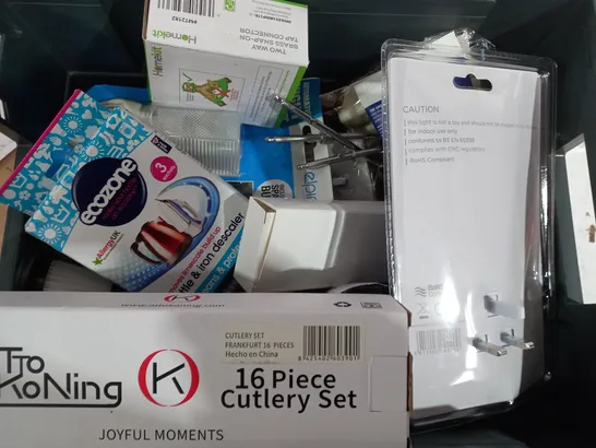 BOX OF APPROXIMATELY 15 ASSORTED ITEMS TO INCLUDE - ALLOY CHOPSTICKS - SWIRL LINT ROLLER REFILLS - NIGHT LIGHT ECT