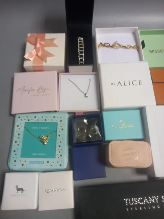 LOT OF 17 ASSORTED BOXED JEWELLERY ITEMS TO INCLUDE MISSOMA, CELINE PARIS AND BY ALICE