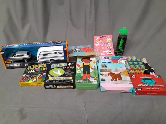 BOX OF ASSORTED TOYS AND GAMES TO INCLUDE UNO, PENCIL CRAYONS AND CARD GAMES