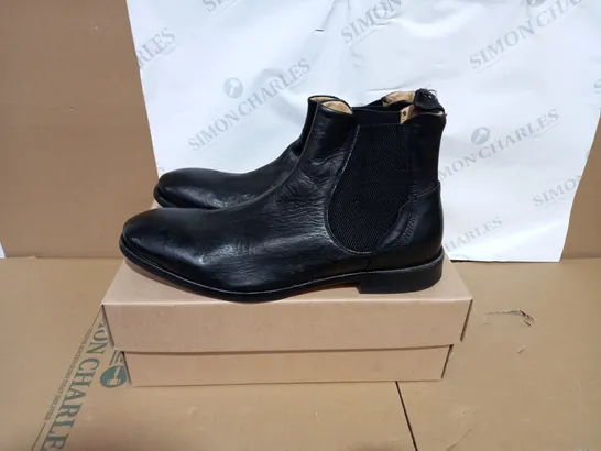 BOXED PAIR OF HUDSON WATCHLEY CHELSEA BOOTS SIZE 11