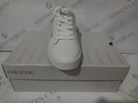 BOXED PAIR OF GEOX SHOES IN WHITE/SILVER UK SIZE 4