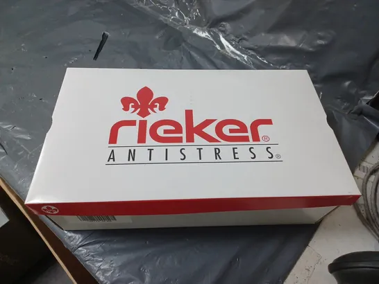 BOXED PAIR OF RIEKER DECK SHOES/TRAINERS - GREEN- SIZE 7 UK