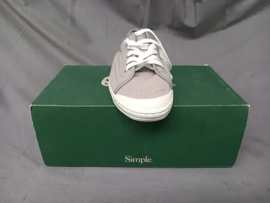 BOXED PAIR OF SIMPLE SATIRE CANVAS SNEAKERS IN GREY SIZE 4