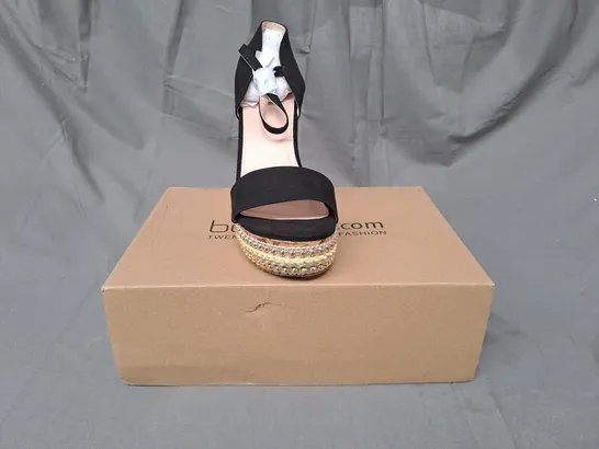 BOXED PAIR OF BOOHOO STUDDED CORK OPEN TOE WEDGE SANDALS IN BLACK SIZE 5