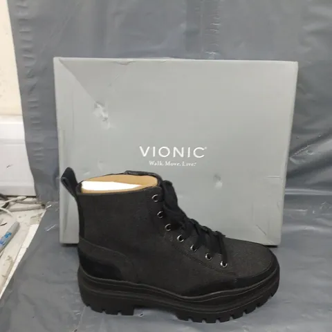 BOXED PAIR OF VIONIC ASPEN HIKER WATERPROOF BLACK BOOTS SIZE 6 1/2 