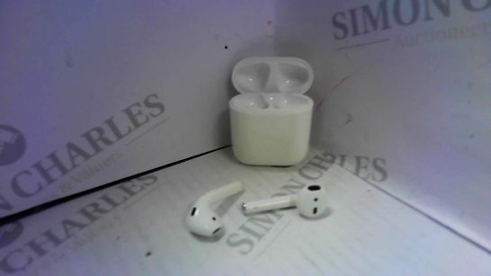 APPLE AIRPODS WIRELESS EARPHONES WITH CHARGING CASE