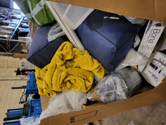 PALLET OF A SIGNIFICANT QUANTITY OF ASSORTED ITEMS TO INCLUDE FISHER PRICE DISNEY FROZEN ELSAS PALACE, BEDSURE WEIGHTED BLANKET AND SILENT NIGHT AIRMAX MATTRESS TOPPER