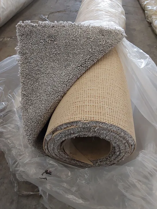 ROLL OF QUALITY EMPEROR PLATINUM CARPET // SIZE: APPROXIMATELY 4 X 2.6m