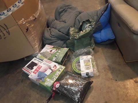 PALLET OF ASSORTED ITEMS TO INCLUDE: SLEEPING BAG, MAXI COMFORT BED, COLLAPS WATER CARRIER ET 