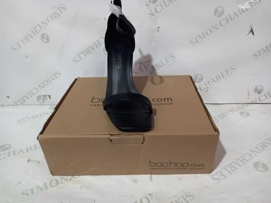 BOXED PAIR OF BOOHOO LEATHER HEELS IN BLACK UK SIZE 6