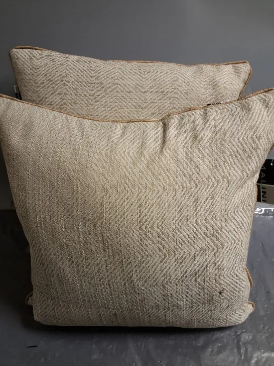 PAIR OF RIPPLE NATURAL FILLED CUSHIONS - 43X43CM