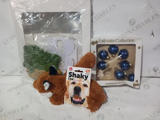 BOX OF APPROXIMATELY 10 ASSORTED HOUSEHOLD ITEMS TO INCLUDE EXQUISITE COLLECTION FESTIE BAUBLES IN BLUE, SHARPLES SHAKY FOX DOG TOY, DESIGNER BABY SHOWER DECORATIONS, ETC