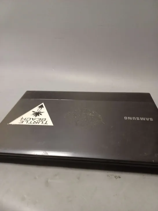 SAMSUNG NP3530 LAPTOP 