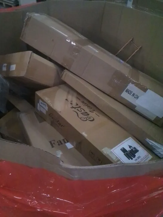 PALLET OF ASSORTED ITEMS TO INCLUDE TOILET SEATS, PLUSH TOYS, COSTUMES, VIOLINS, SPEEDBALL ETC