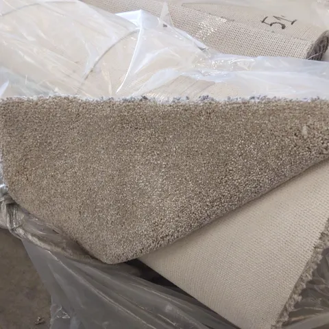 ROLL OF QUALITY ULTIMATE EXPRESSIONS TAUPE CARPET // SIZE: APPROX 5 X 6.3m