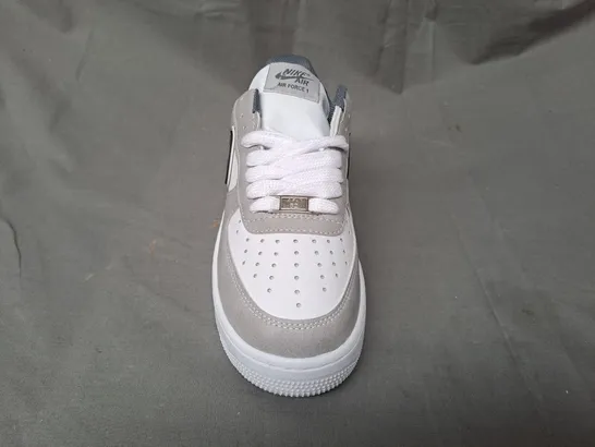 PAIR OF NIKE AIR FORCE 1 SHOES IN WHITE/STONE/GREY UK SIZE 5