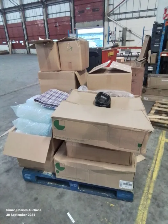 PALLET CONTAINING VARIOUS CATERING SUPPLIES TO INCLUDE, PLASTIC CUTLERY, FOOD CONTAINERS WOODEN CUTLERY ETC.