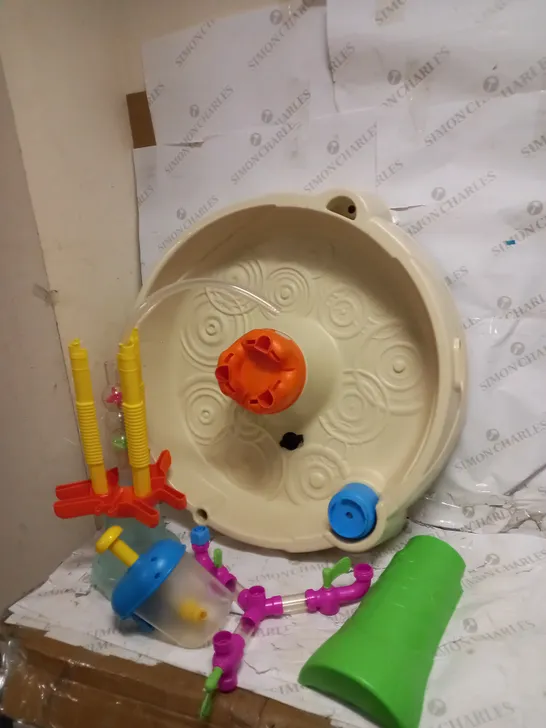 LITTLE TIKES FOUNTAIN FACTORY WATER TABLE RRP £70