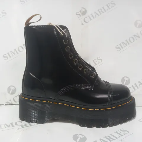 PAIR OF DR MARTENS ANKLE BOOTS IN BLACK UK SIZE 5