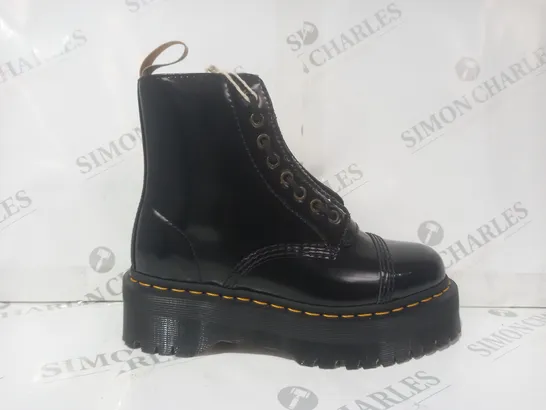 PAIR OF DR MARTENS ANKLE BOOTS IN BLACK UK SIZE 5