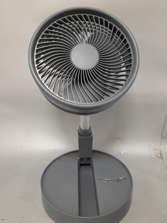 BOXED BELL & HOWELL RECHARGEABLE EXTENDABLE DESK & FLOOR FAN IN GREY