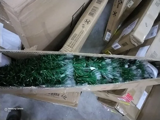 BOXED GREEN/WHITE FIR ARTIFICAL CHRISTMAS TREE