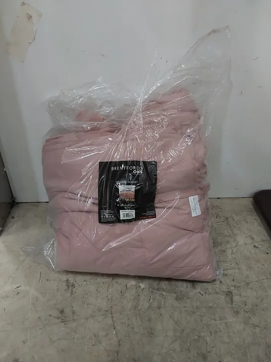 BAGGED BLUHM WEIGHTED THROW BLANKET - BLUSH. // SIZE: 150 X 200cm