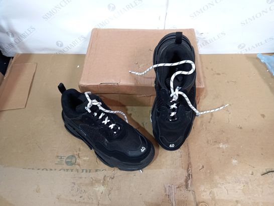 BOXED PAIR OF DESIGNER BLACK TRAINERS SIZE 6