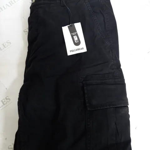 PULL & BEAR BLACK CARGO TROUSER - EUR 46