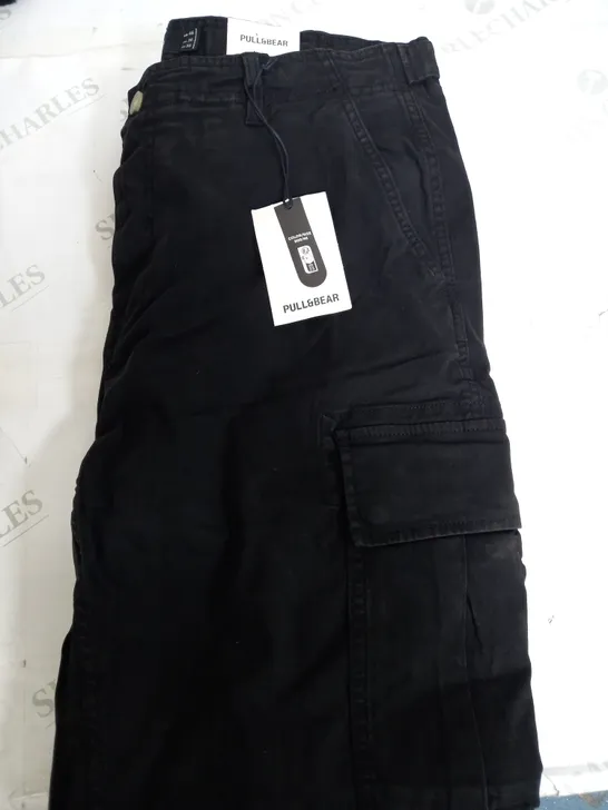 PULL & BEAR BLACK CARGO TROUSER - EUR 46