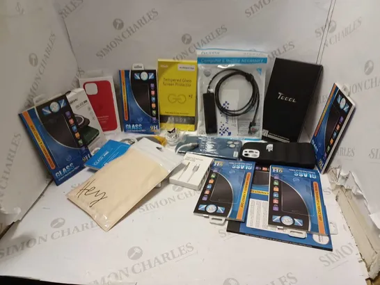 LOT OF APPROXIMATELY 30 PHONE ACCESSORIES AND ELECTRICALS TO INCLUDE TEMPERED GLASS SCREEN PROTECTORS, POWER BANKS, COMPUTE CABLE, ETC