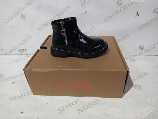 BOXED PAIR OF LILLEY MINNIE CHILDREN'S ANKLE BOOTS IN BLACK W. GLITTER EFFECT UK SIZE 10