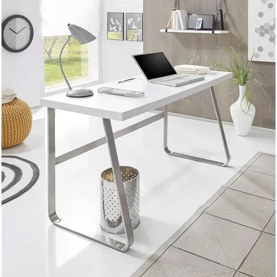 BOXED INNO TREND FOLDING TABLE IN WHITE - 1OF1