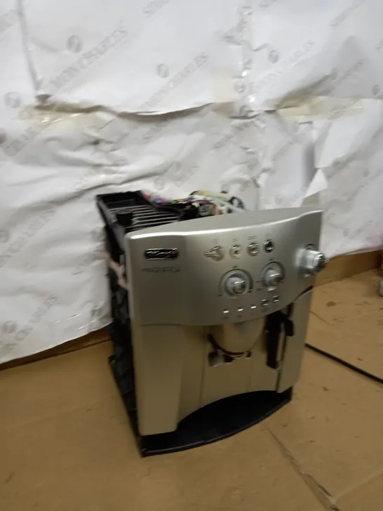 DELONGHI MAGNIFICA COFFEE MACHINE 