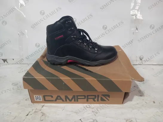 BOXED PAIR OF CAMPRI OUTDOOR LEATHER BOOTS IN BLACK UK SIZE 7