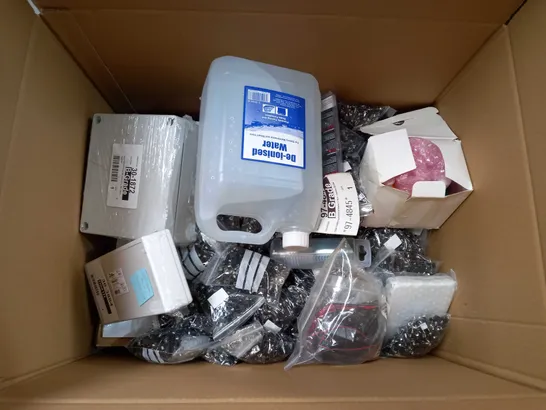 BOX OF APPROX 30 ASSORTED ITEMS TO INCLUDE - DE IONISED WATER 5L - VOLT CRAFT MS-440 - WERA SKREWDRIVER ECT 