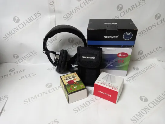 APPROXIMATELY 6 ASSORTED ITEMS TO INCLUDE ONEODIO HEADPHONES, INDOOR/OUTDOOR THERMO-HYGROMETER, SARAMONIC SMARTRIG PLUS, POWER FACTOR SAVER ETC.