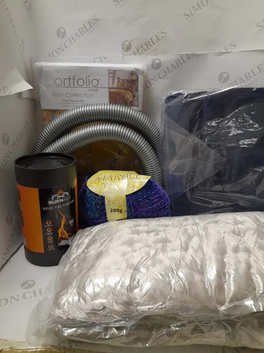 LOT OF APPROX 6 ASSORTED HOUSEHOLD ITEMS TO INCLUDE MARBLE CHUNKY WOOL, PLUSH SILVER BLANKET THROW, HOOVER PIPE, ETC