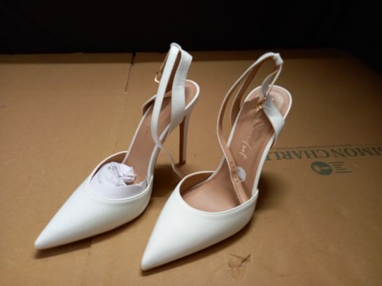 NEW LOOK WHITE HIGH HEELED SHOES - 7/40