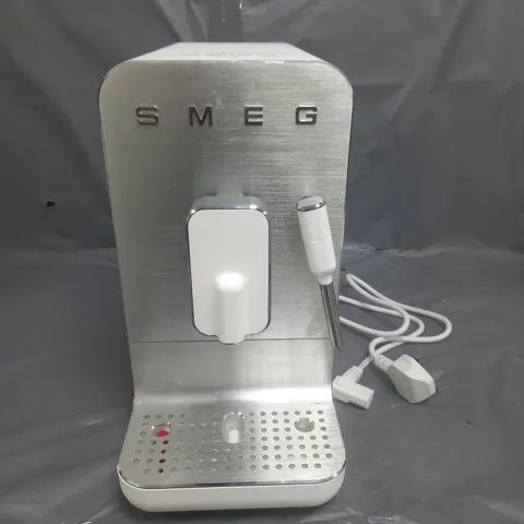 BOXED SMEG BEAN TO CUP COFFEE MACHINE WHITE BCC02