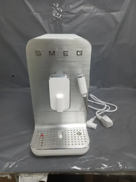 BOXED SMEG BEAN TO CUP COFFEE MACHINE WHITE BCC02