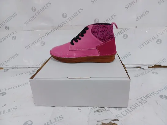 BOXED ADESSO PINK LACE UP SHOES- EUR 40