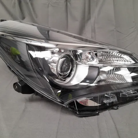 BOXED TRUPART REPLACEMENT HEAD LAMP UNIT FOR 2014 TOYOTA YARIS 5-DOOR