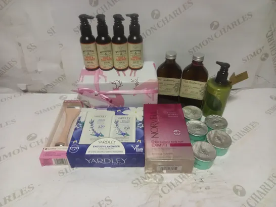 LOT TO CONTAIN APPROX. 20 X ASSORTED BEAUTY PRODUCTS, INCLUDES MEN'S SHAVING GEL, CRYO ROLLER, HAND & BODY SOAP ETC 