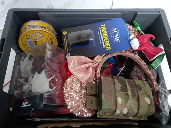 BOX OF APPROX 30 ASSORTED TOYS TO INCLUDE - ASMODEE DOBBLE 5 GAMES IN 1 - ACME THUNDERER OFFICIAL REFEREE WHISTLE - D&D NOLZUR'S MARVELOUS MIINIATURES ECT