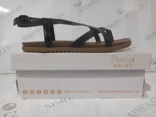 BOXED PAIR OF BLOWFISH MALIBU TOE POST STRAPPY FLAT SANDALS IN BLACK SIZE 7