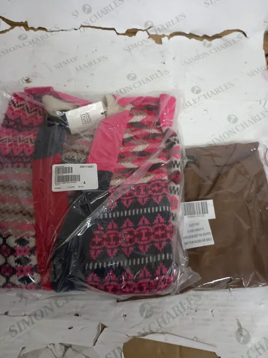 BOX OF APPROX 10 ASSORTED CLOTHING ITEMS TO INCLUDE JUMPERS CARDIGANS AND SHIRTS 