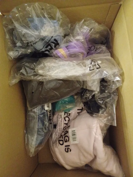 BOX OF APPROXIMATELY 20 ASSORTED CLOTHING PRODUCTS IN VARIOUS BRANDS & SIZES TO INCLUDE TENNIS SKIRT, BIKINI BOTTOMS, JEANS ETC 