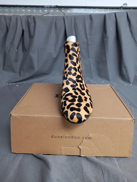 BOXED PAIR OF DUNE LONDON PIPPIE LEOPARD ANKLE BOOTS SIZE 8